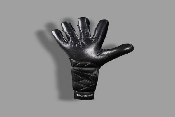 Best Junior Goalie Gloves for Comfort, Grip & Match Performance